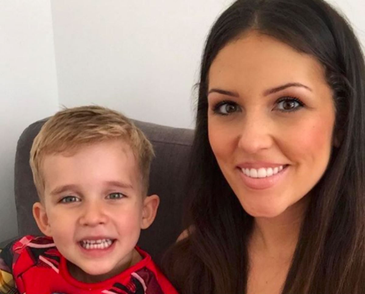 Urnebesna fotka dječaka umrljanog čokoladnim namazom postala je viralni hit